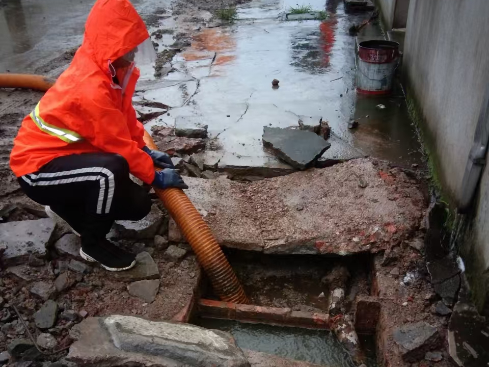 故城专业清理污水池 炜誉市政以规范流程守护城市 “肠道”